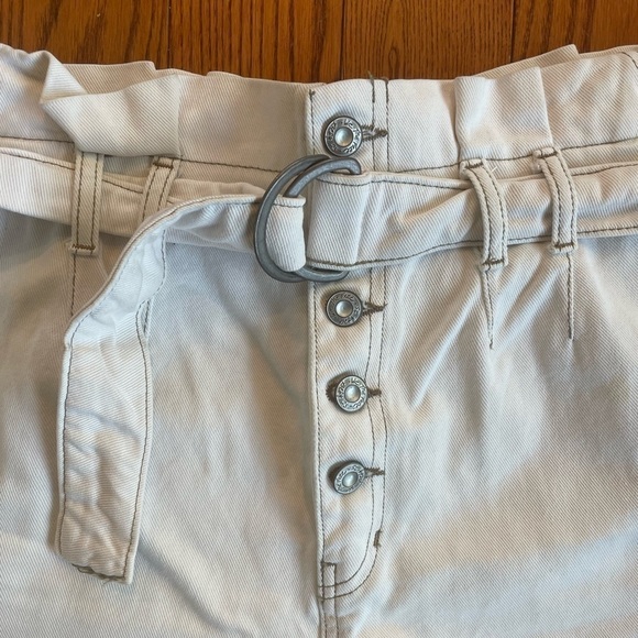 FREE PEOPLE CINDY UTILITY SHORTS PAPER BAG WAIST WHITE IVORY DENIM PLEATED SZ 8 - Picture 3 of 7